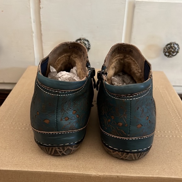 L'Artiste by Spring Step-LIBOOTIE turquoise floral etching faux leather/fur-6 - Picture 5 of 10